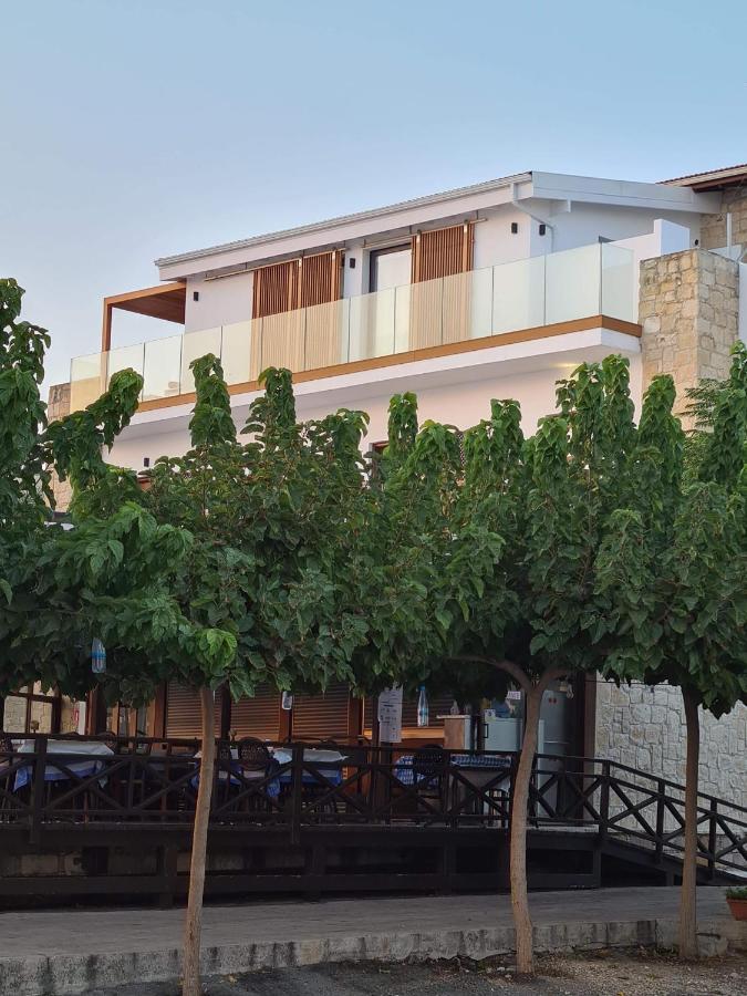 Y & P Latchi Hotel Bagian luar foto