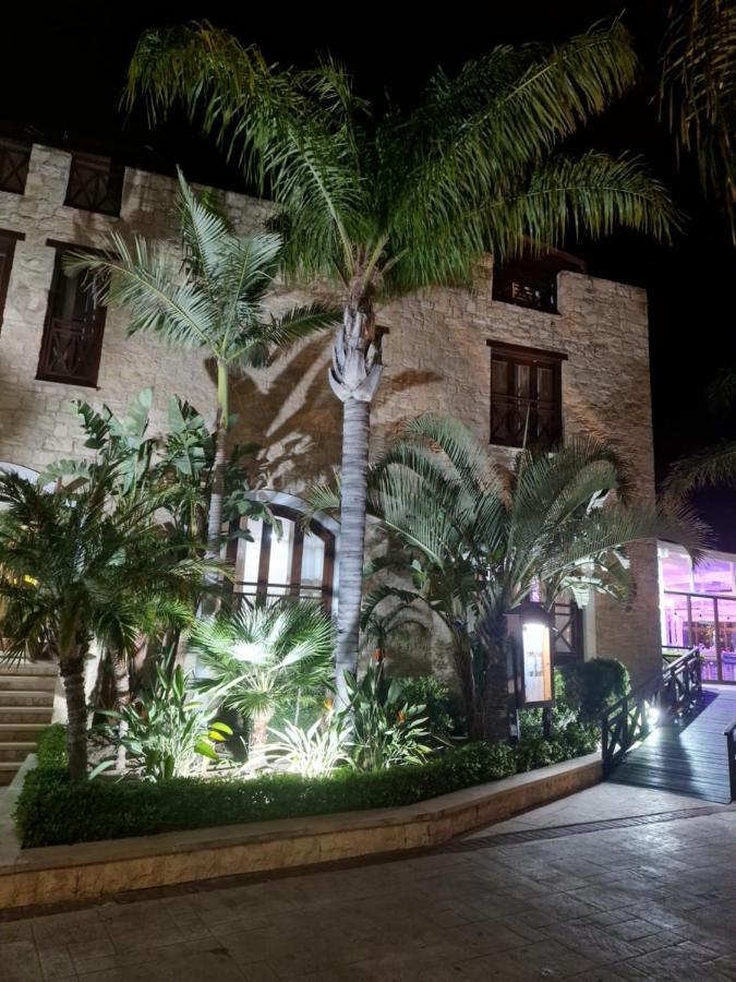Y & P Latchi Hotel Bagian luar foto
